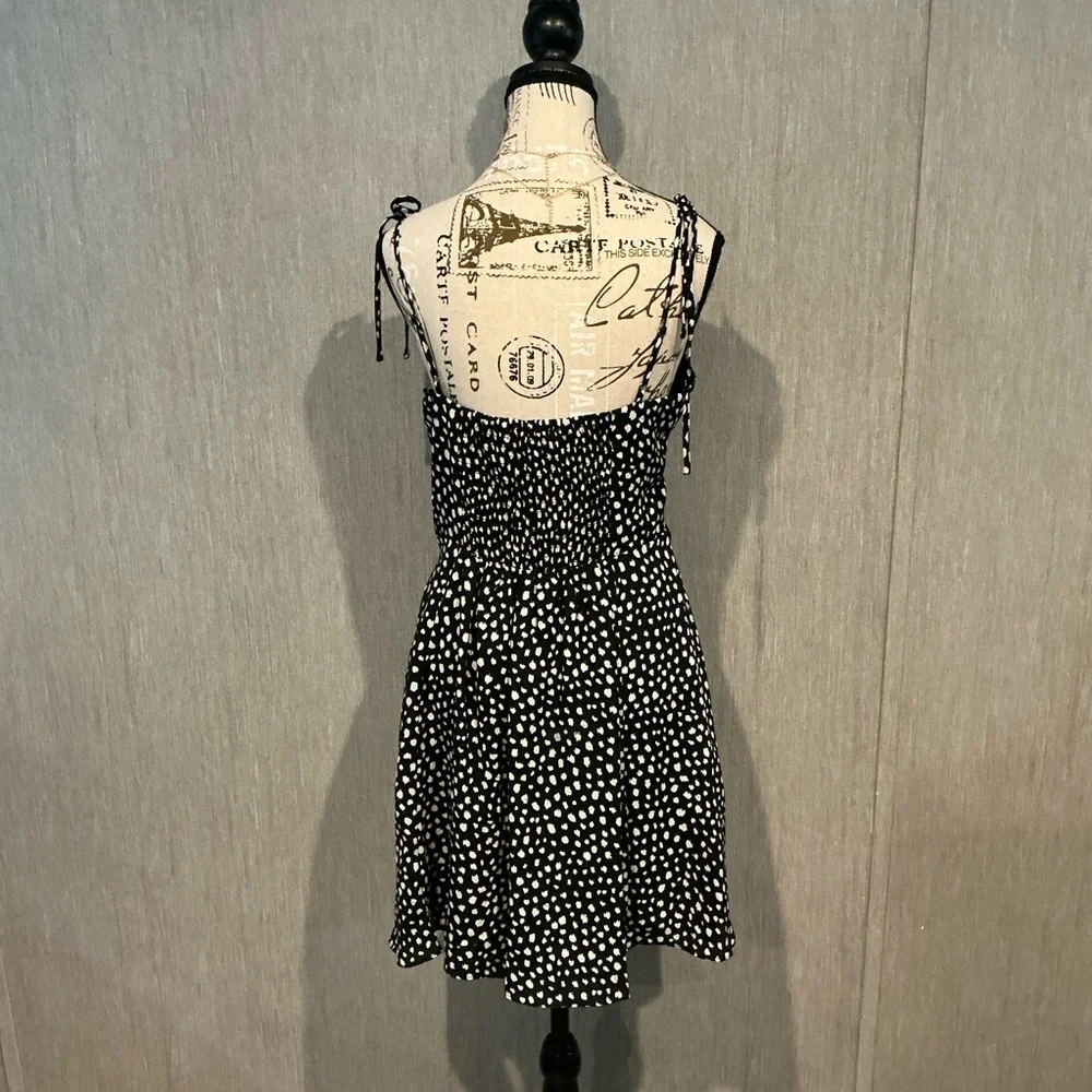 Black and White Sleeveless Mini Sundress Size Medium - Picture 3 of 6